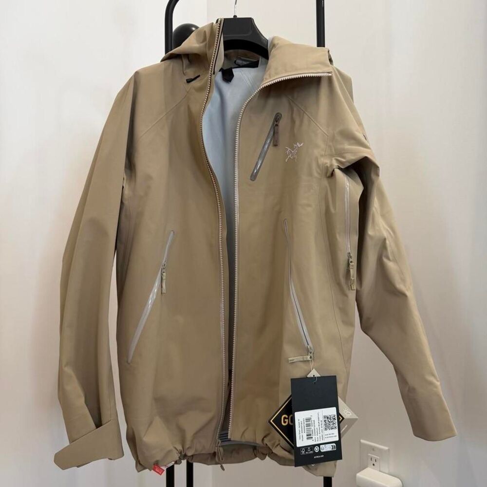 NWT Arc-teryx Women's Tan and Cream Jacket